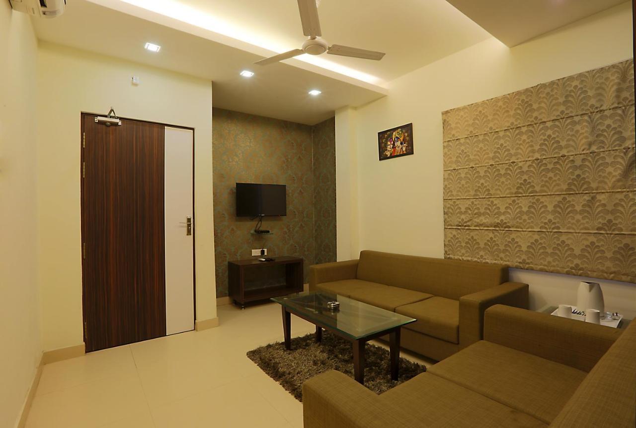 Hotel Premiere Villa Varanasi Exterior photo