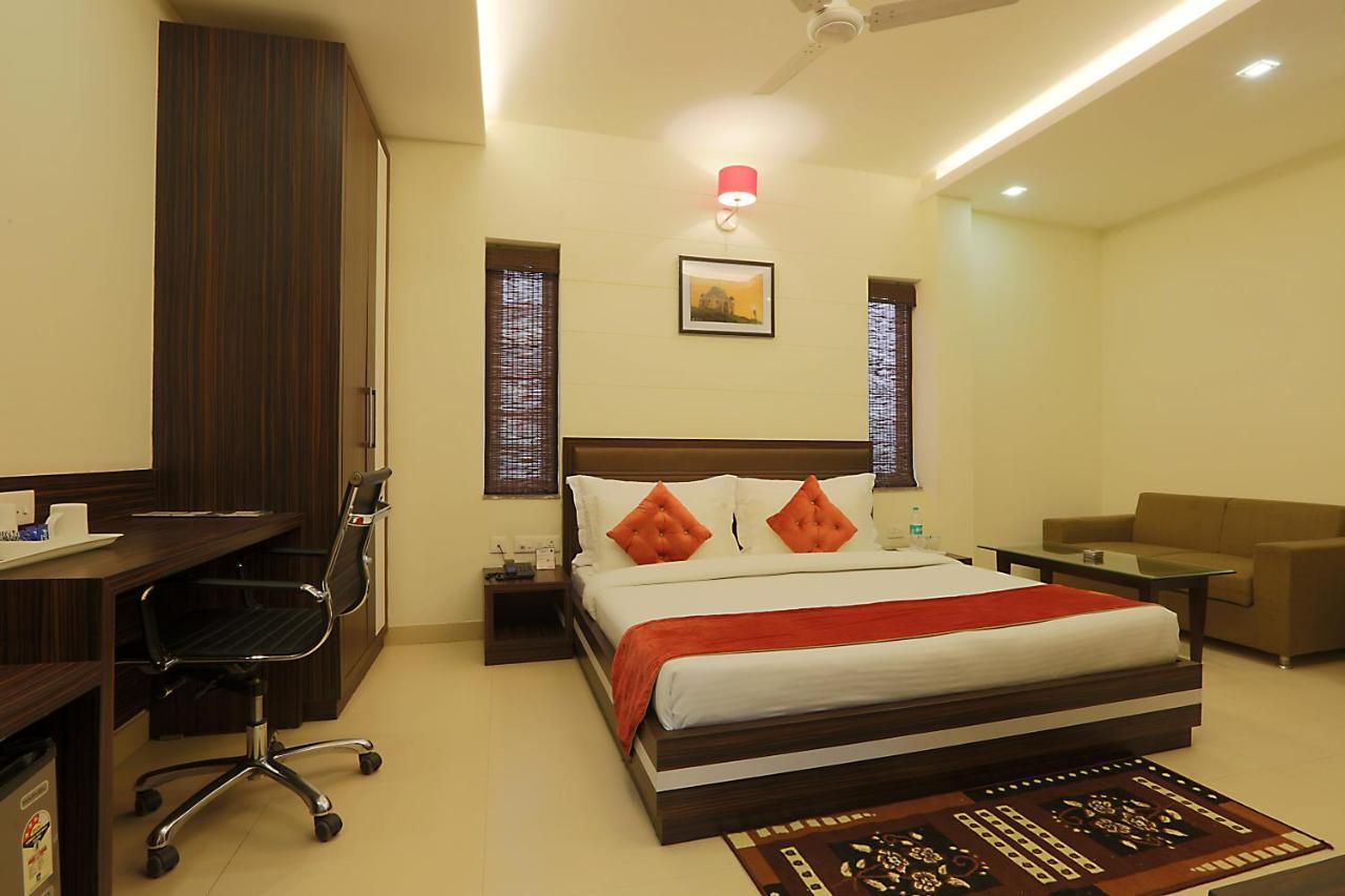 Hotel Premiere Villa Varanasi Exterior photo