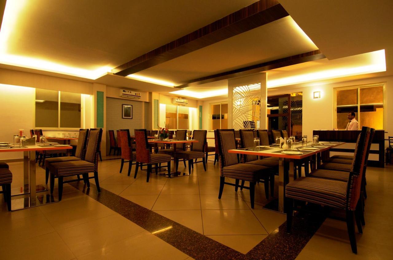 Hotel Premiere Villa Varanasi Exterior photo